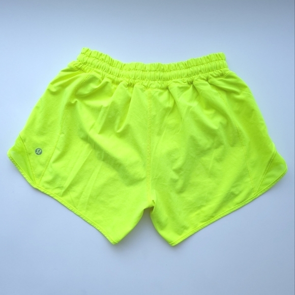🍋Like New Lululemon Hotty Hot Short II *Long 4" - Picture 4 of 11